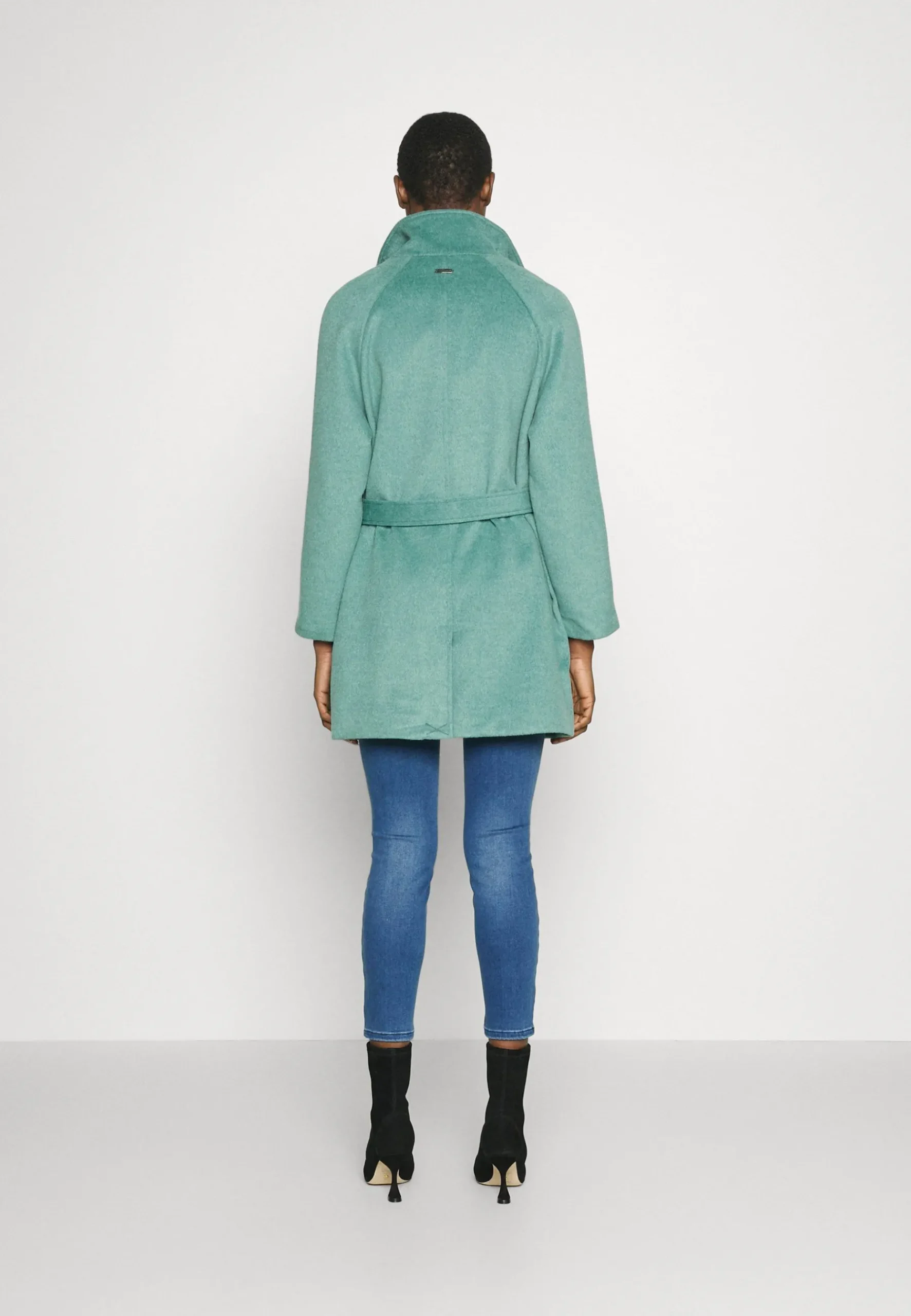 Catarina Ilesa Coat - Manteau Court|Bruuns Bazaar Outlet