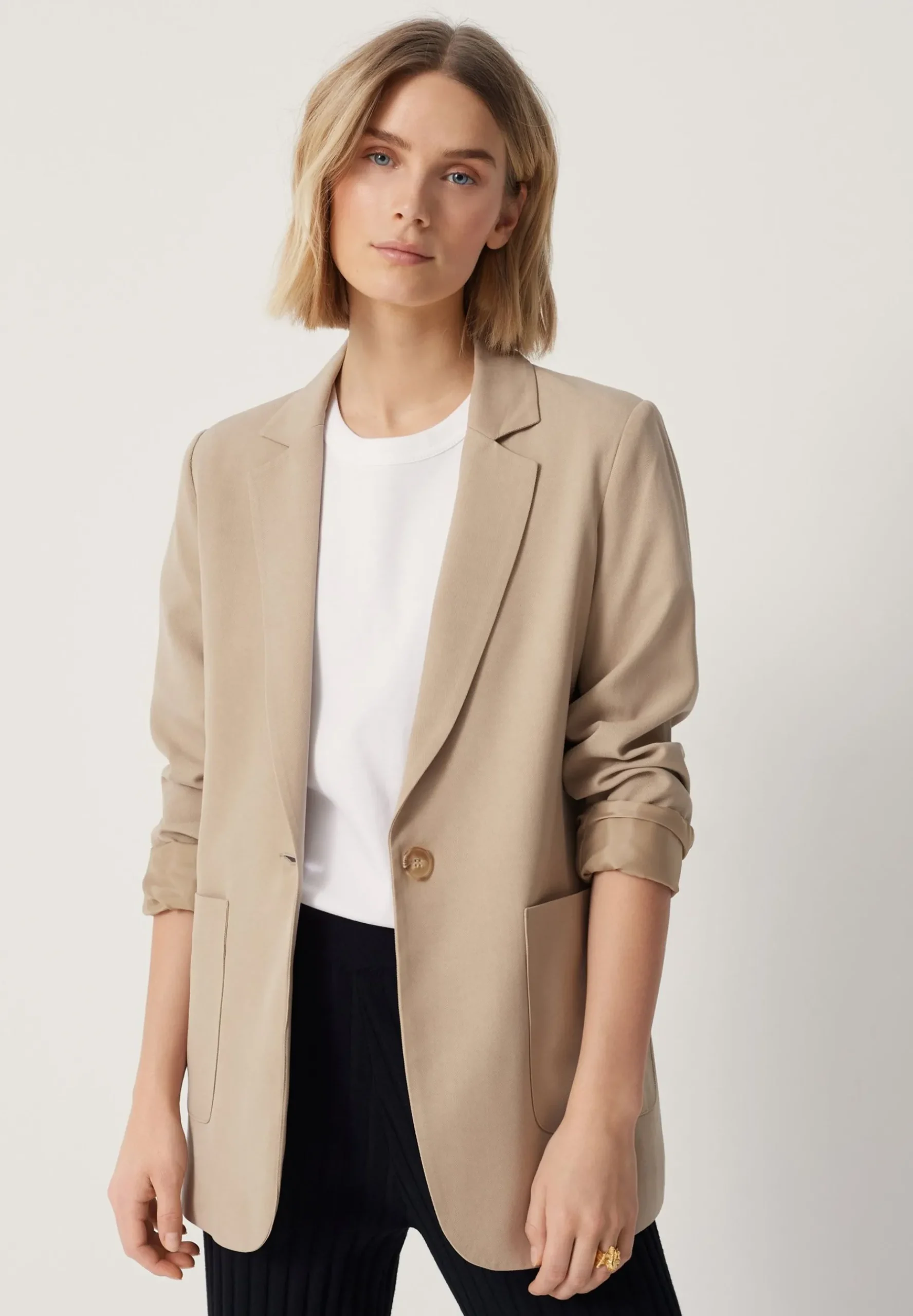 Manteau Court|someday. Cheap