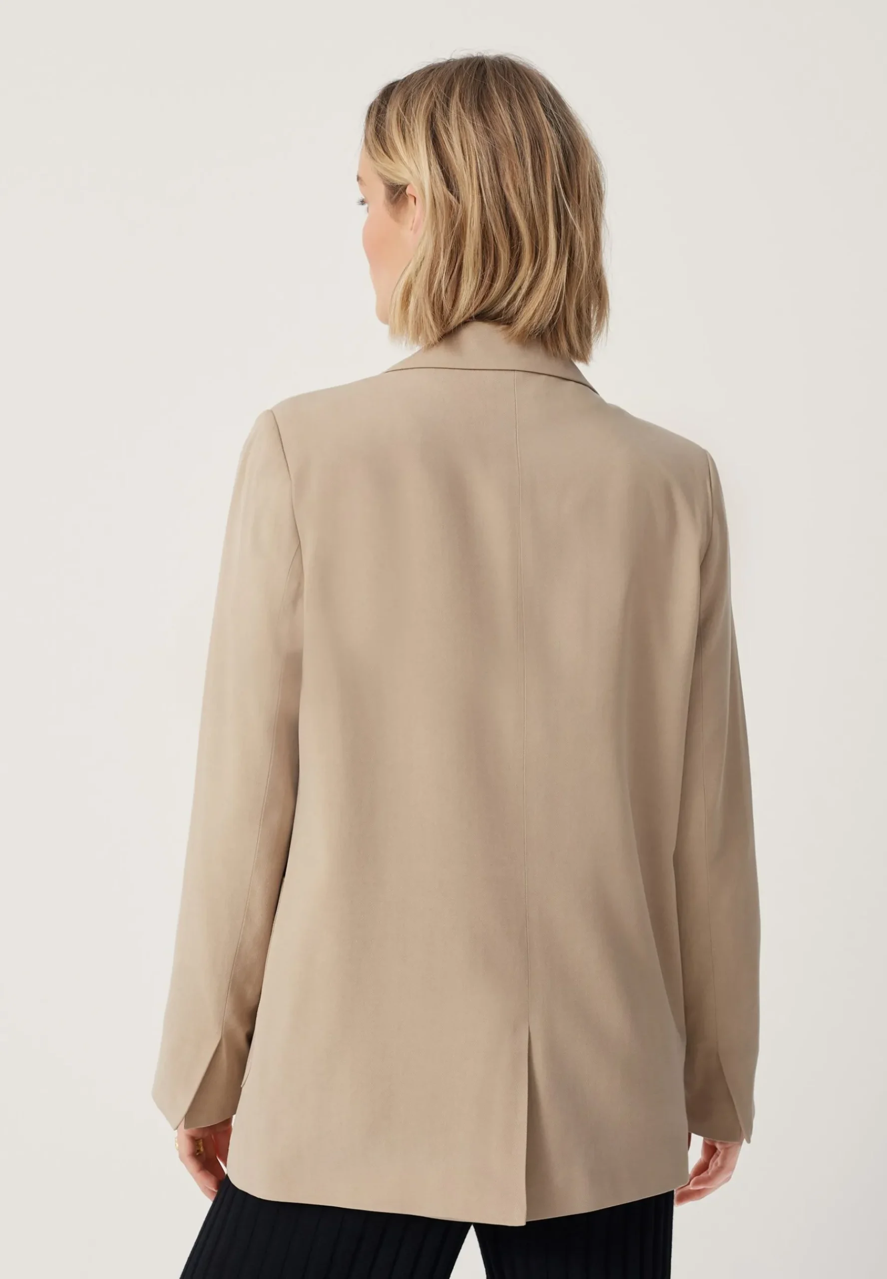 Manteau Court|someday. Cheap